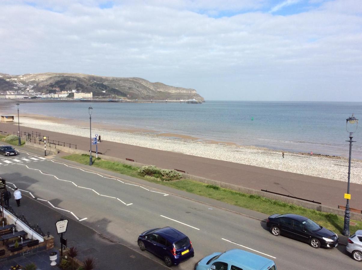 Bed and Breakfast Frosty Towers Llandudno Esterno foto