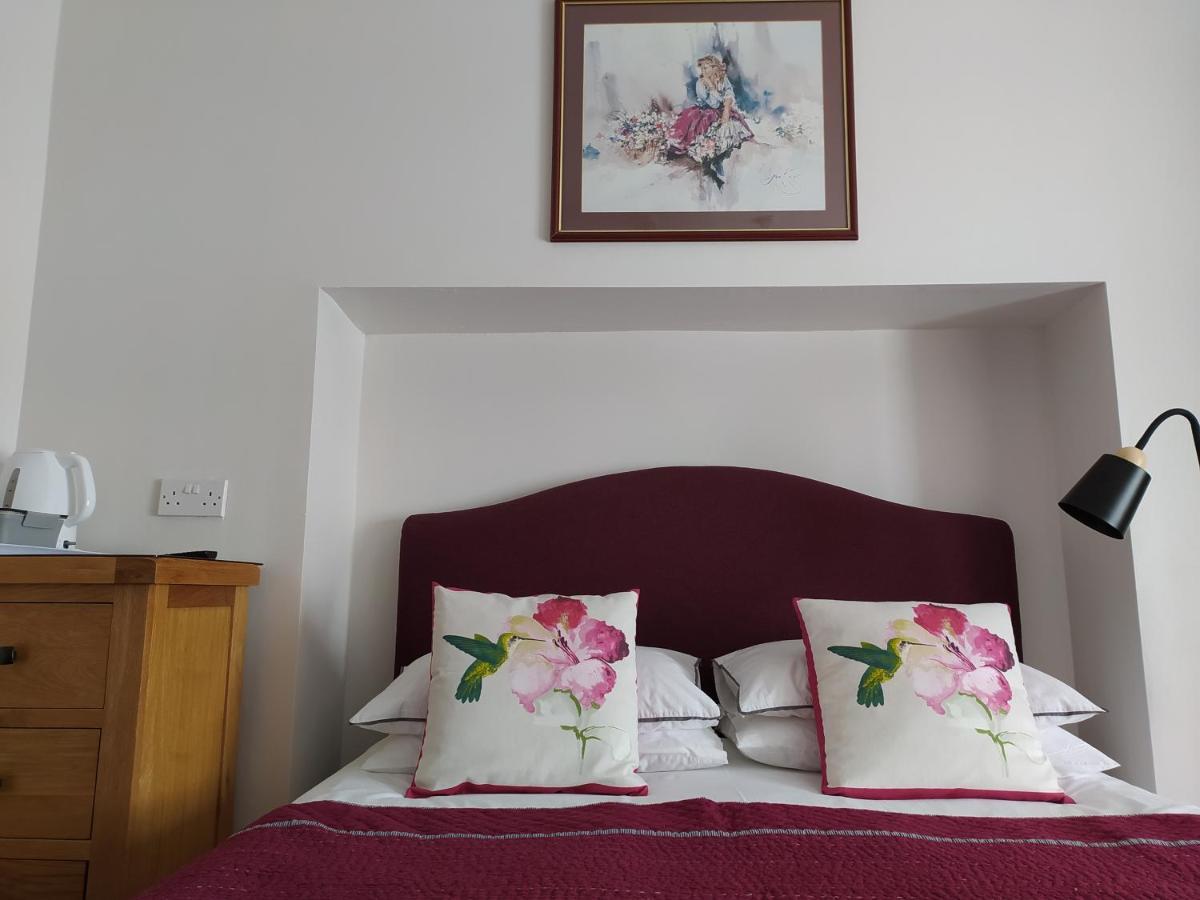 Bed and Breakfast Frosty Towers Llandudno Esterno foto