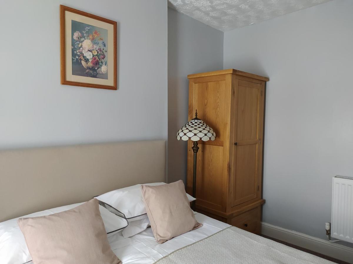 Bed and Breakfast Frosty Towers Llandudno Esterno foto